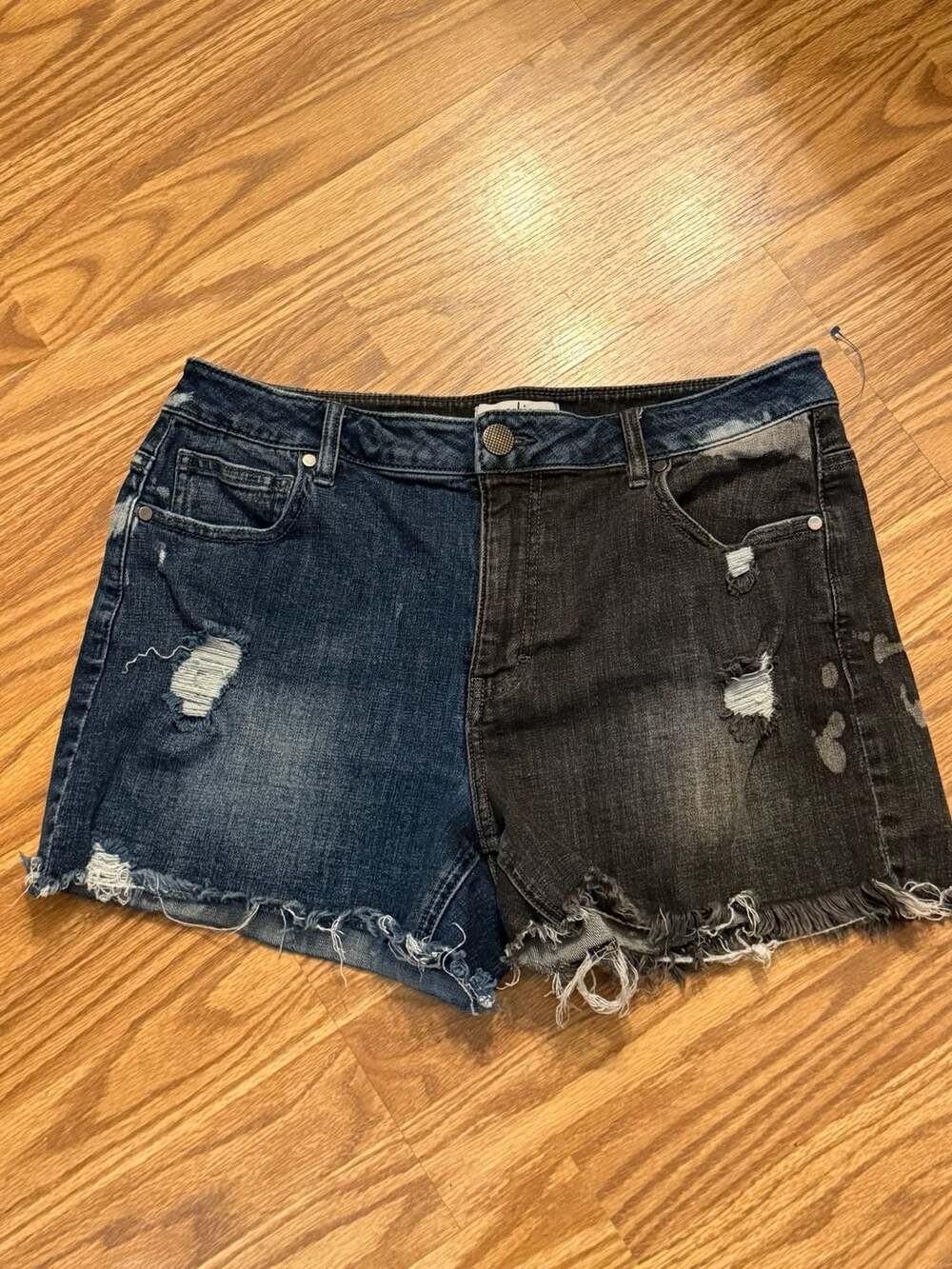 Cabi Two-Tone Distressed Denim Shorts with Bleach Splatter size 8